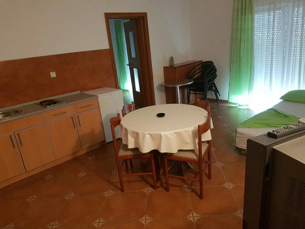Guesthouse Mb Knezevic Будва Екстериор снимка